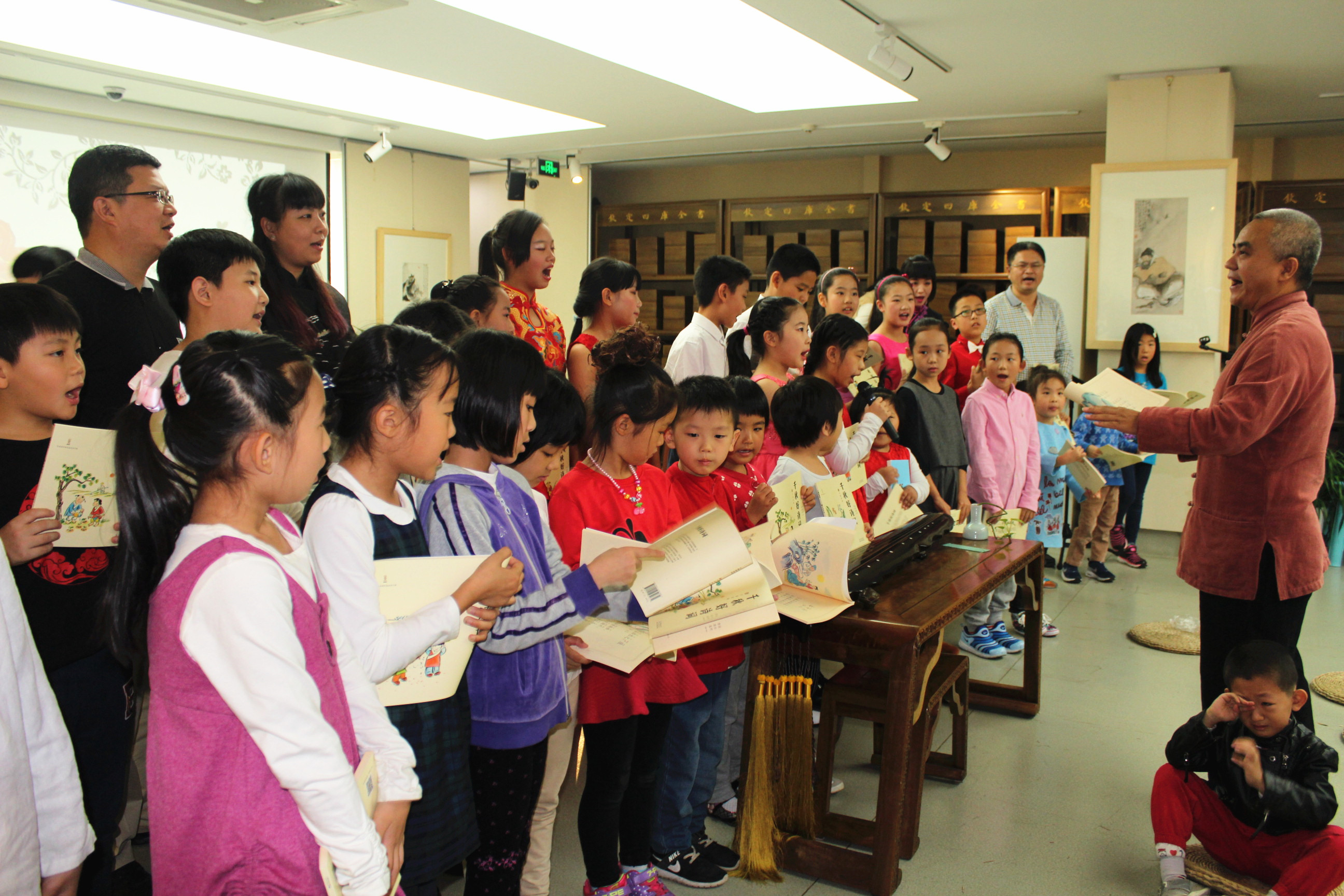 十月文学月“亲子诵读” 国学教育推广中的一盏温馨明灯